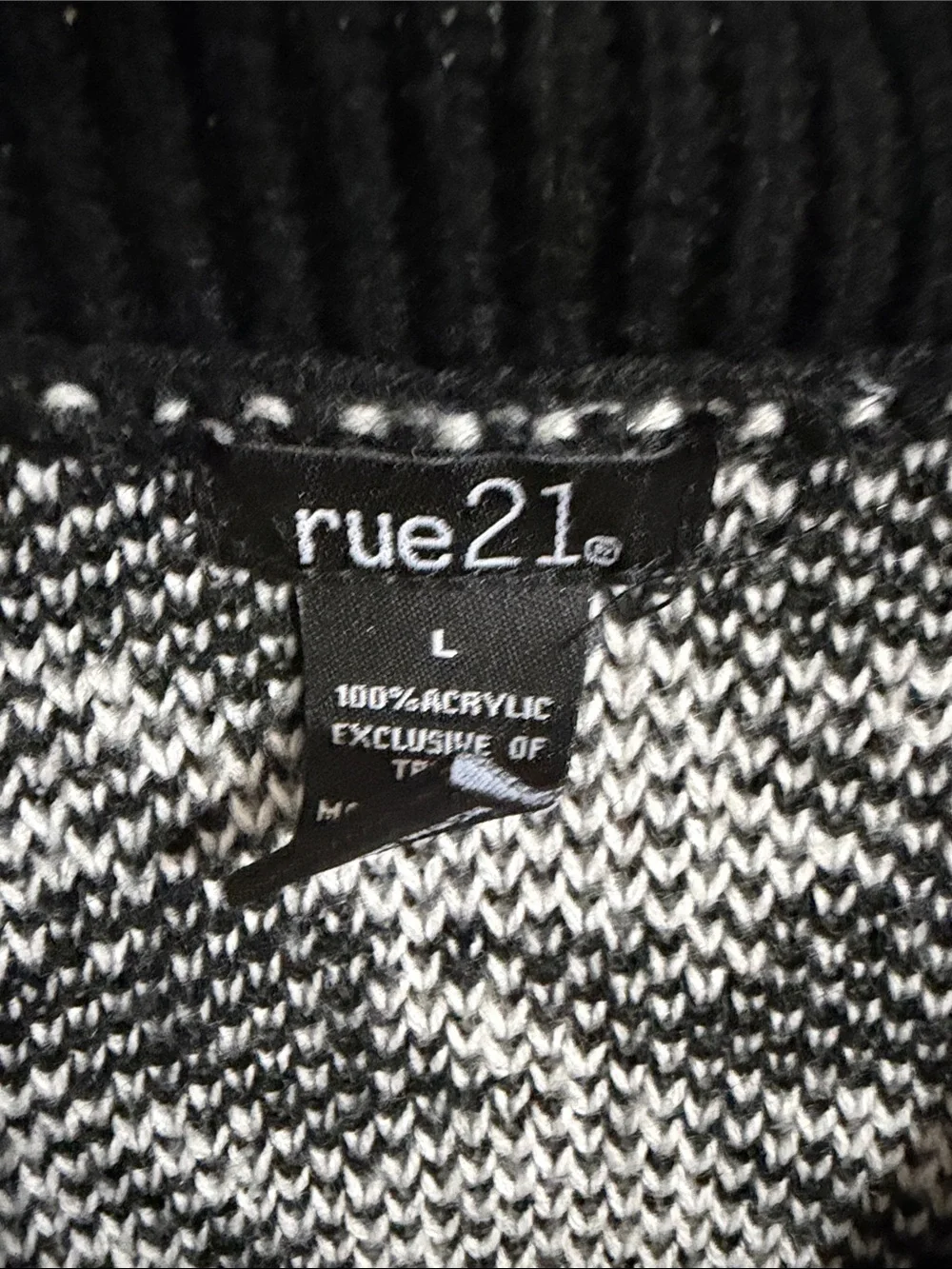 Rue21 Black & White Houndstooth V-Neck Sweater Vest